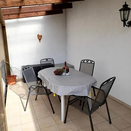 Leni Mit Balkon Apartmán *